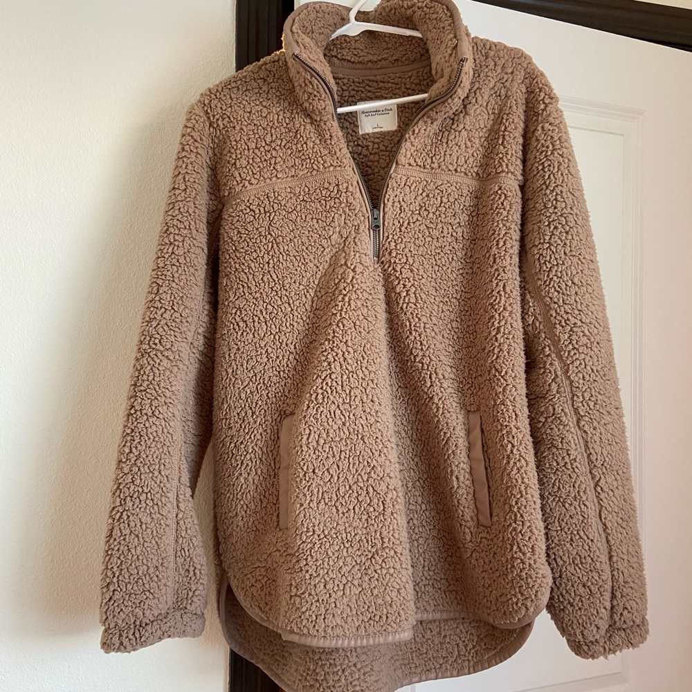 Abercrombie & Fitch Sherpa Half-Zip Elevated Trim